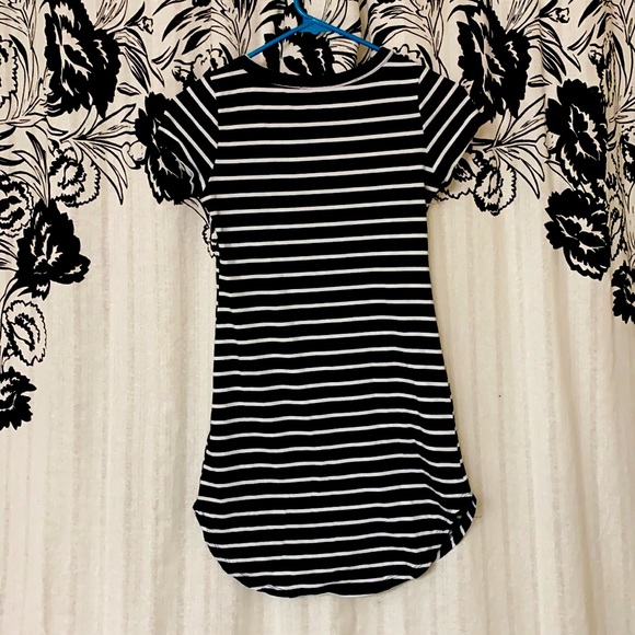 Heart & Hips black and white mini dress - mid thigh length and crew neck - Picture 2 of 2